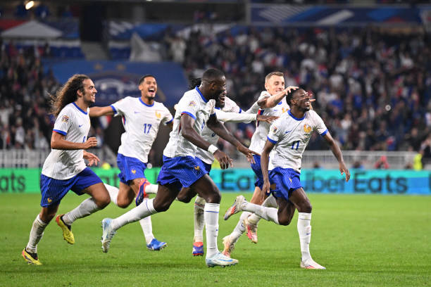 فرنسا تنهي التصفيات بفوز كبير على أذربيجان وأوكرانيا تتأهل للملحق